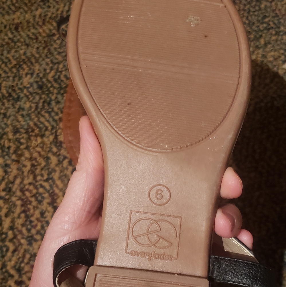 Sandals - Picture 2 of 3